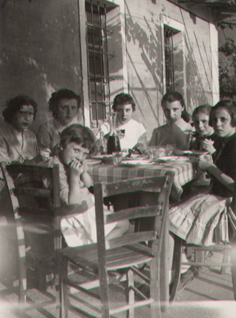 Trontano (Domodossola) 1954 - Donatella Frediani, Loretta Frediani, Elsa Bartoli, Guja Frediani, Annalaura Frediani, Frediana Frediani, Florisa Frediani